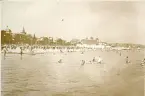 Badliv i Binz på ön Rügen, sommaren 1930 (enligt text i album).