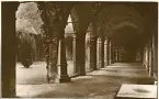 Innergården av Johanniskloster med valvbågar, i Stralsund sommaren 1930 (enligt text i album).