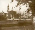 Vy över staden Dresden med Hofkirche (Hovkyrkan) i fokus, sommaren 1930 (enligt text i album).