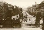 Václavplatsen med ryttarstatyn föreställande Wencel av Böhmen i Prag, sommaren 1930 (enligt text i album).
