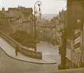 Prag: Hradcany, sommaren 1930 (enligt text i album). Hradcany är en stadsdel i Prag som omger det enorma slottskomplexet Pragborgen. Källa: Wikipedia.
