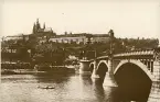 Prag: Mánesûv most (Manes-bron), sommaren 1930 (enligt text i album).