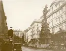 Wien: Graben, en gata i Wien med statyn Pestsäule (Pestkolonnen) till höger, sommaren 1930 (enligt text i album).
