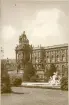Wien: Maria Theresia monument, sommaren 1930 (enligt text i album). Monumentet är beläget vid Maria-Theresien-Platz mellan Naturhistoriska och Konsthistoriska museet i Wien. (Källa: Wikipedia).