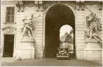 Wien: Hofburgpalatset, sommaren 1930 (enligt text i album).