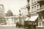 Wien: Radetzkydenkmal (Radetzky monumentet) i mitten av bilden, sommaren 1930 (enligt text i album).