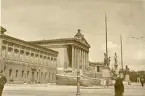 Wien: Parlamentet, sommaren 1930 (enligt text i album).