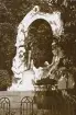 Wien: Straussdenkmal (Johan Strauss-monumentet), sommaren 1930 (enligt text i album).