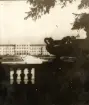 Wien: Schönbrunn fd. lustslott, sommaren 1930 (enligt text i album).
