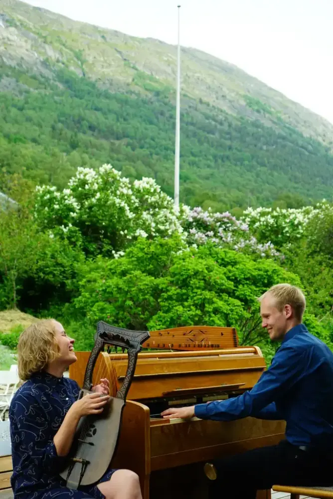 Himmelleite. Ingrid Lingaas Fossum og Vemund Olav Aukrust.