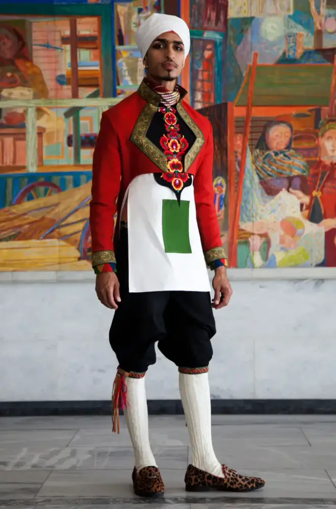 Foto: Ahmed Umar, Identitet-Brodert, 2018. Digital kopi fra et positiv i 200 x 133 cm. Fra Preus museums samling. 