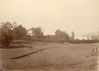 Herrgårdsmiljö kring Rottneby herrgård strax utanför Falun (enligt text i album).