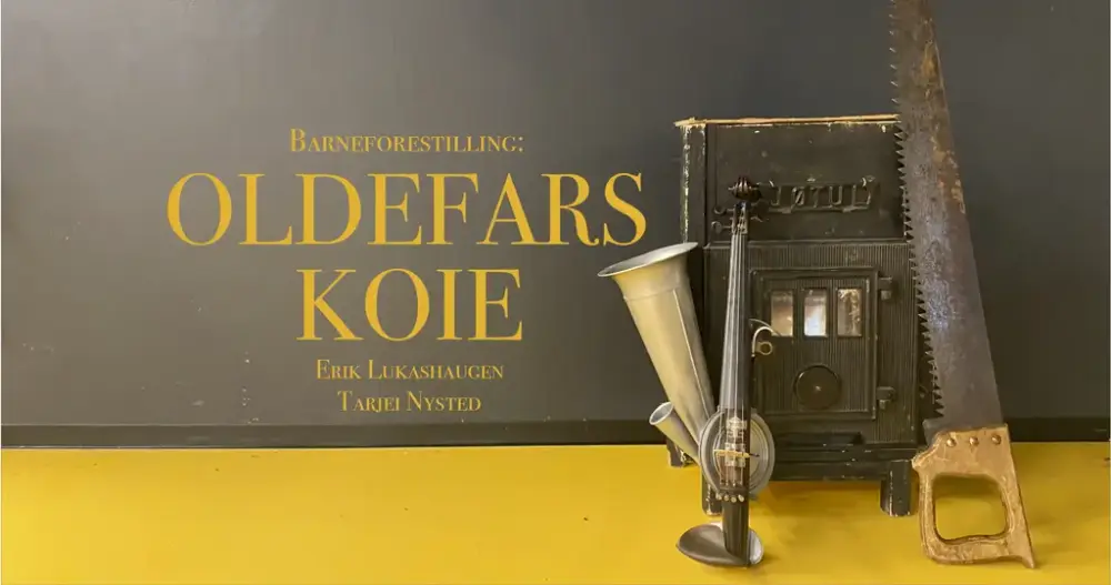 Banner for barneforestillingen: Oldefars koie av Erik lukashaugen og Tarjei Nysted. Viser en ovn, en svans og musikkinstrumenter 