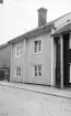 Utmed kvarteret Bokbindaren i Linköping med stopp vid Ågatan 11. Foto 1929.
