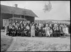 Fotografi i serie för identifiering av motiv ur A C Hultgrens fotosamling.

Kommentar:
Se även H5019 från samma tillfälle.