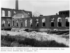 Exteriörbild av torkmaskinhuset i Gysinge nedbrunna sulfitfabrik. Foto direkt efter branden den 10 augusti 1901.