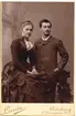 Kabinettkort över ett par med en man och en kvinna troligen på 1880-1890-talet.