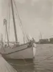 Fartyg vid kaj.