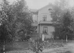 Foto av Lilla Gröndal, 1896 (enligt text vid bild i album).