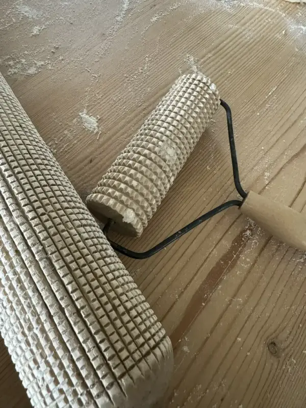 Bilde av utstyr til lefsebaking