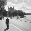 Flottister vid grindarna till Stockholms örlogsstation, Skeppsholman.