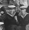 Svenska flottister på läktaren under en vänskapsmatch mot sovjetiska flottan på Stockholms stadion.