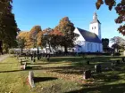 Hälsingtuna kyrka och kyrkogården sedd från nordöst.