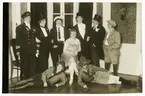 Möhippa år 1929. Blivande bruden Fanny Olsson (född Andersson) sitter i mitten omgiven av väninnor klädda i herrkläder.
Fanny (1882-1970) gifte sig den 19 maj 1929 med Olof Olsson (1895-1970) i Stockholm.

Fotografiet är bilaga till föremål NM.0317986 - Observera att det ej är samma klänning Fanny bär på detta fotografi.