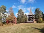 Idenors kyrka. Tiondemagasin och klockstapel