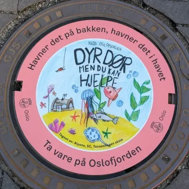 Kumlokk dekorert av barnetegning