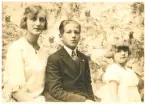 Familjebild över Maud, Irving och Carmer Kuyler.