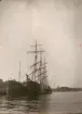Fartyg vid kaj i Finnboda Hamn, Nacka.