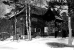 Större tvåvåningshus.
Fotografens ant:Fru Hellberg, Skogsbrynet Mariebergsskogen, Karlstad.