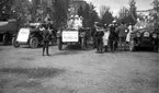 De gamles dag i Karlstad på en bild framför tingshuset i Klara 1920. Detaljerad information om fordonen finns i kommentarsfältet.