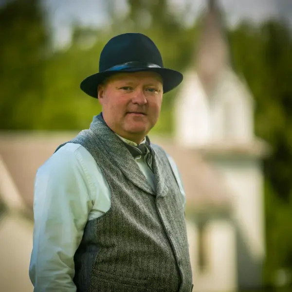 Portrett av Morten Brustad spiller karakteren Hans Faråsen i spelet. 