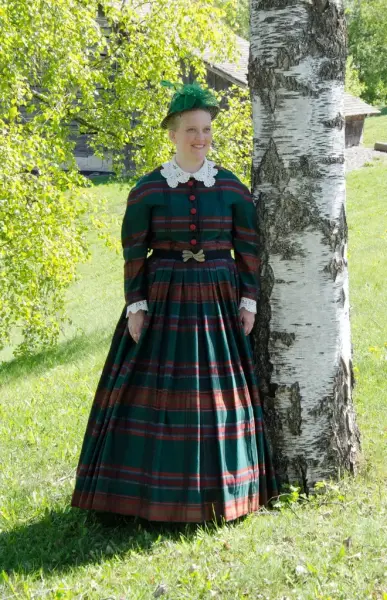Tone Østli i kostyme anno 1890