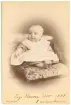 Porträtt av en bebis sittandes på en kudde. Tage Olsson nov 1888 5 månader.