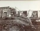 Byggandet av  Älvkarleby kraftverk, med provisoriska träkonstruktioner som användes för att hålla rasmassor och byggnadsdelar på plats, omkring 1906 (enligt text i album).