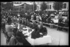 Måltid på kaserngården.