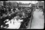 Måltid på kaserngården.