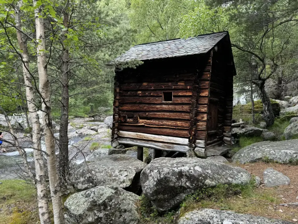 Lite tømmerhus