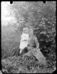 Fotografi i serie för identifiering av motiv ur A C Hultgrens fotosamling.

Kommentar:
Pojken påvisar drag av Olle Hultgren (1913-1972) i Grindsbo.