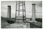 Arbete med taket på fabriken 1951, skortstenarna, Bo Fajans.