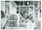 Tillverkningsprocessen hos Bo Fajans, omkring 1946-1950. Maskinen som vidare förbereder leran efter malningen.