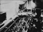 Maskinrum. 4 takt 6 cyl Nobel-Skeppsdieselmotor. På bilden Hans Flasche(?)