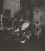 Gjutning vid okänt järnbruk. Fotografiet var med i Industrias fotopristävlan 1946.