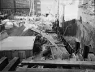 Byggherre: Byggnadsaktiebolaget Contractor, Stockholm. Hörnet Kungsgatan och Sveavägen, mittemot Stockholms Konserthus. Byggnadstomten är belägen på den s k Brunkebergsåsen. Arbetsbilder.