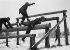 Hindergården söder om kasernerna på I4. 1969-tal. Militärövning.