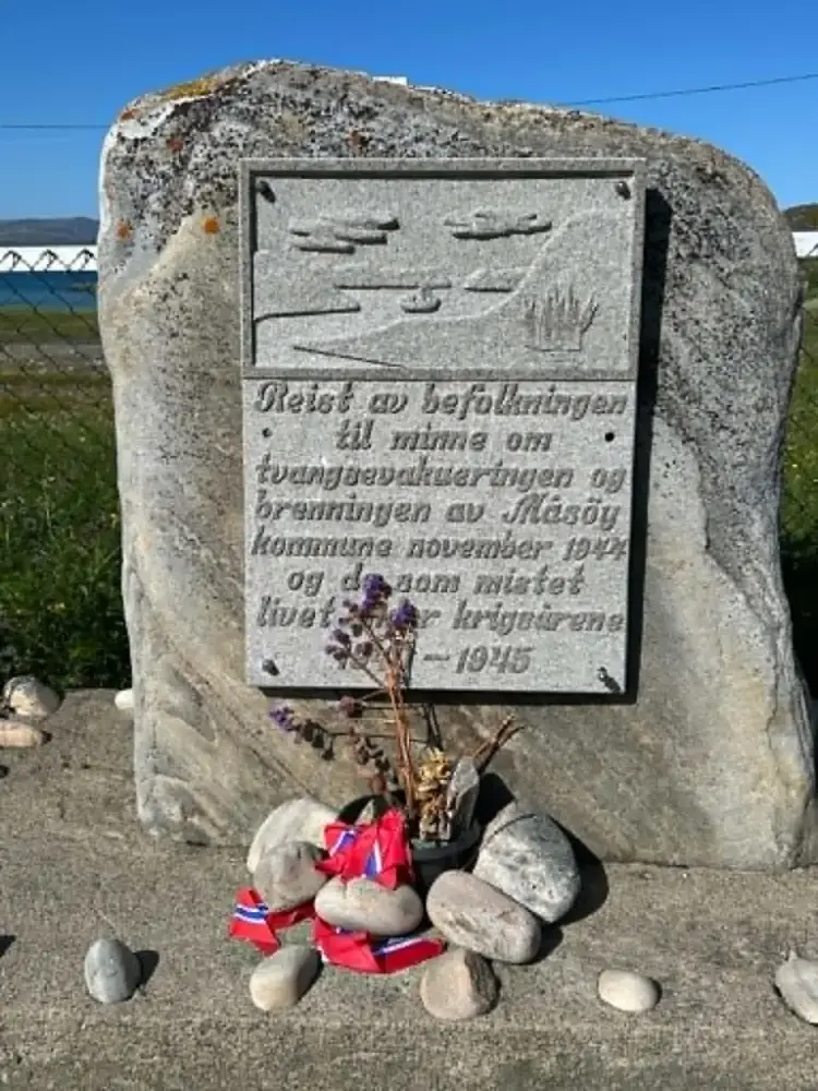 Minnestein på Måsøya