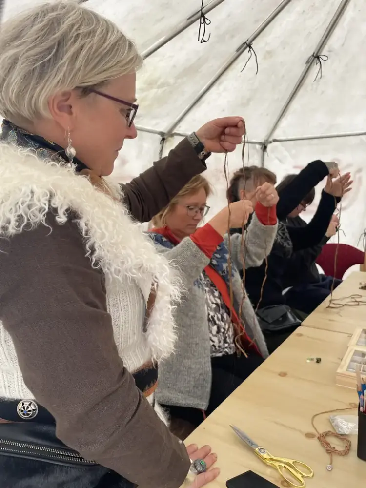Workshop: Armbånd av reinskinn med Hilde Lund